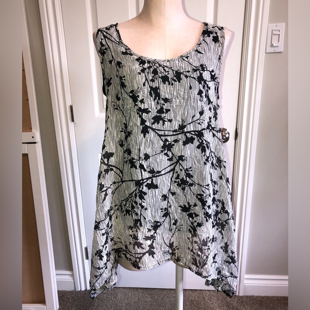 3/$40 Northern Reflections sleeveless top